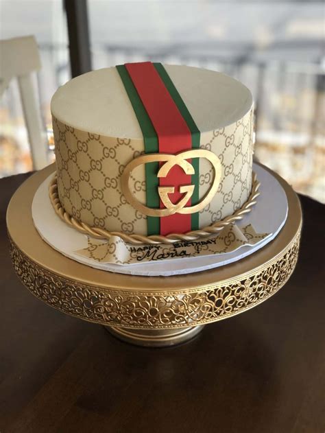 gucci torta con simbolo e scritta|gucci cake ideas.